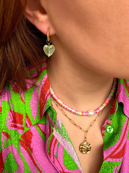 Gouden oorringen met groen hartje