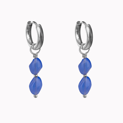Zilveren oorringen met blauwe kralen