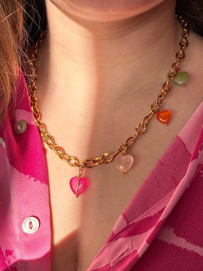 Gouden statement schakelketting met gekleurde hartjes