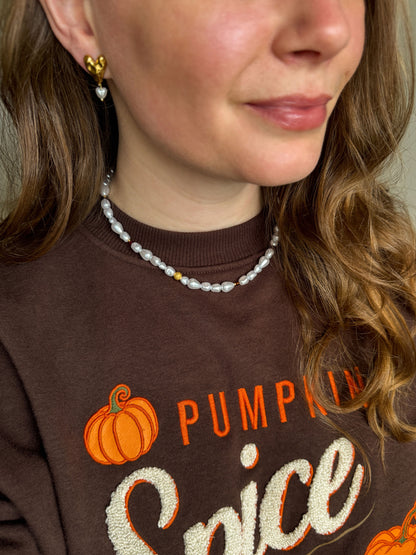 Gouden oorbel met hartje en parel