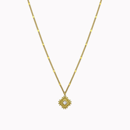 Minimalistische ketting met klavertje vier en schelpdetail
