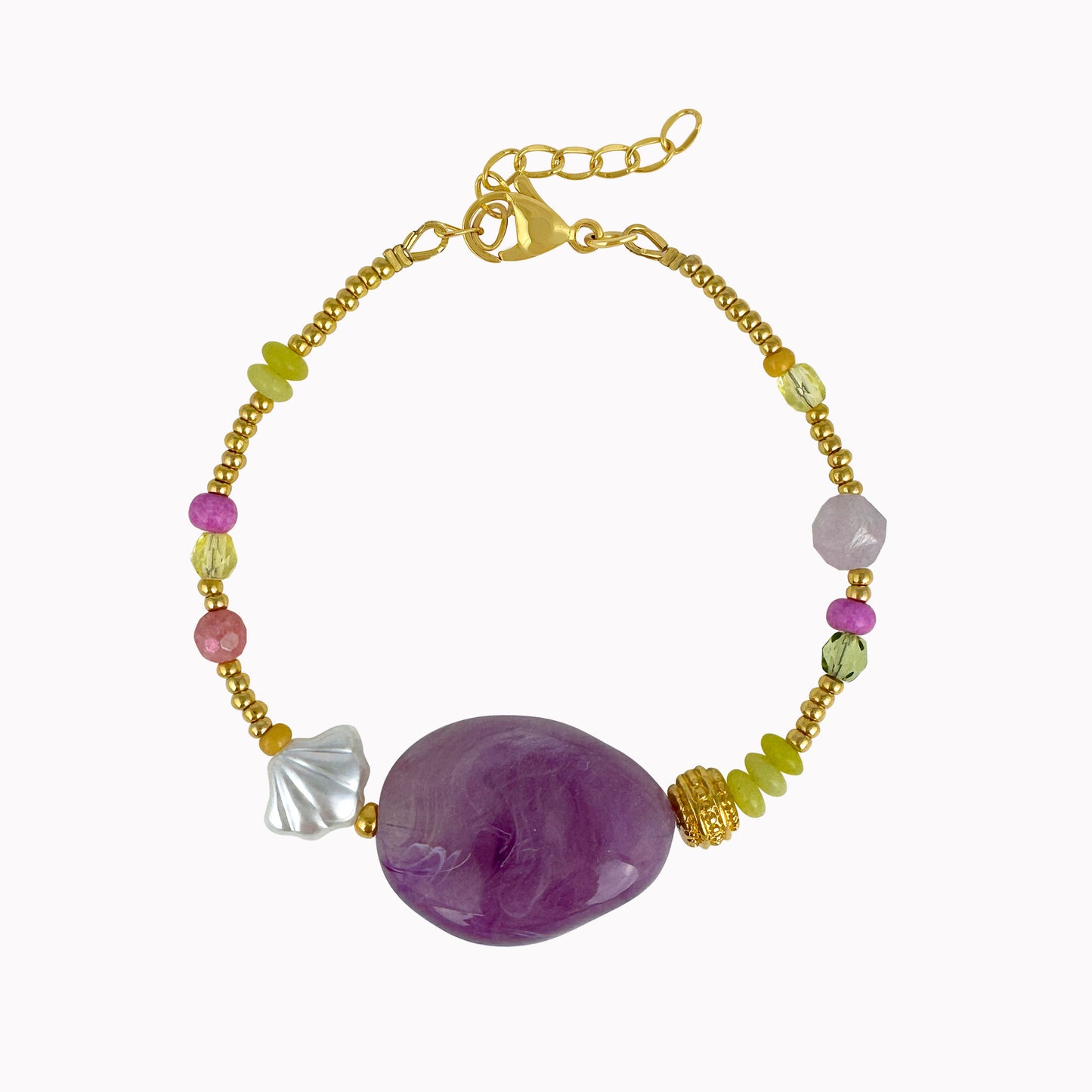 Kralenarmband met paarse steen