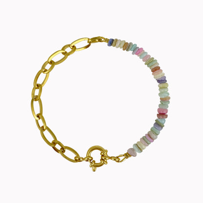 Gouden schakelarmband met schelpkralen