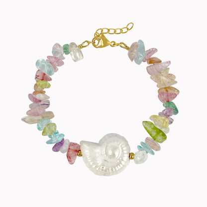 Armband met gekleurde chipstones en schelp