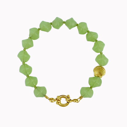 Groene kralenarmband met gouden schelp