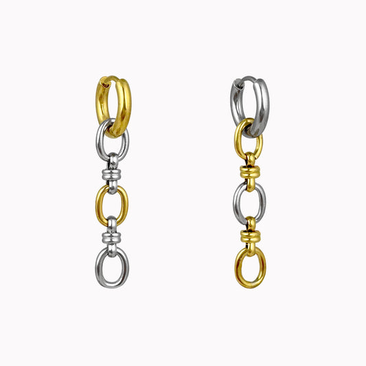 Oorringen met goud- en zilverkleurige schakels