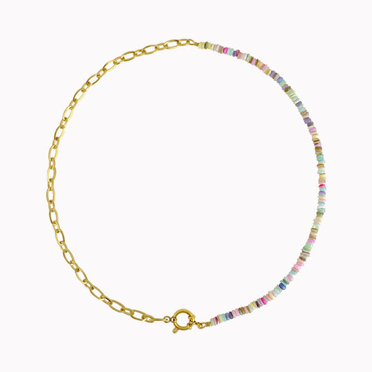 Gouden schakelketting met schelpkralen