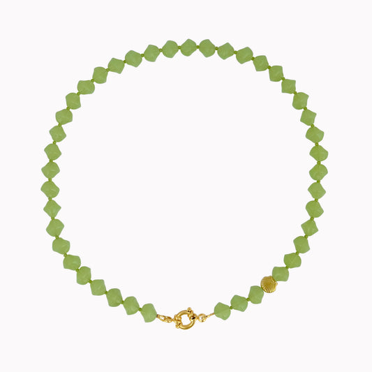 Groene kralenketting met gouden schelp