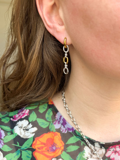 Oorbellen met gouden en zilveren schakelketting gemixt