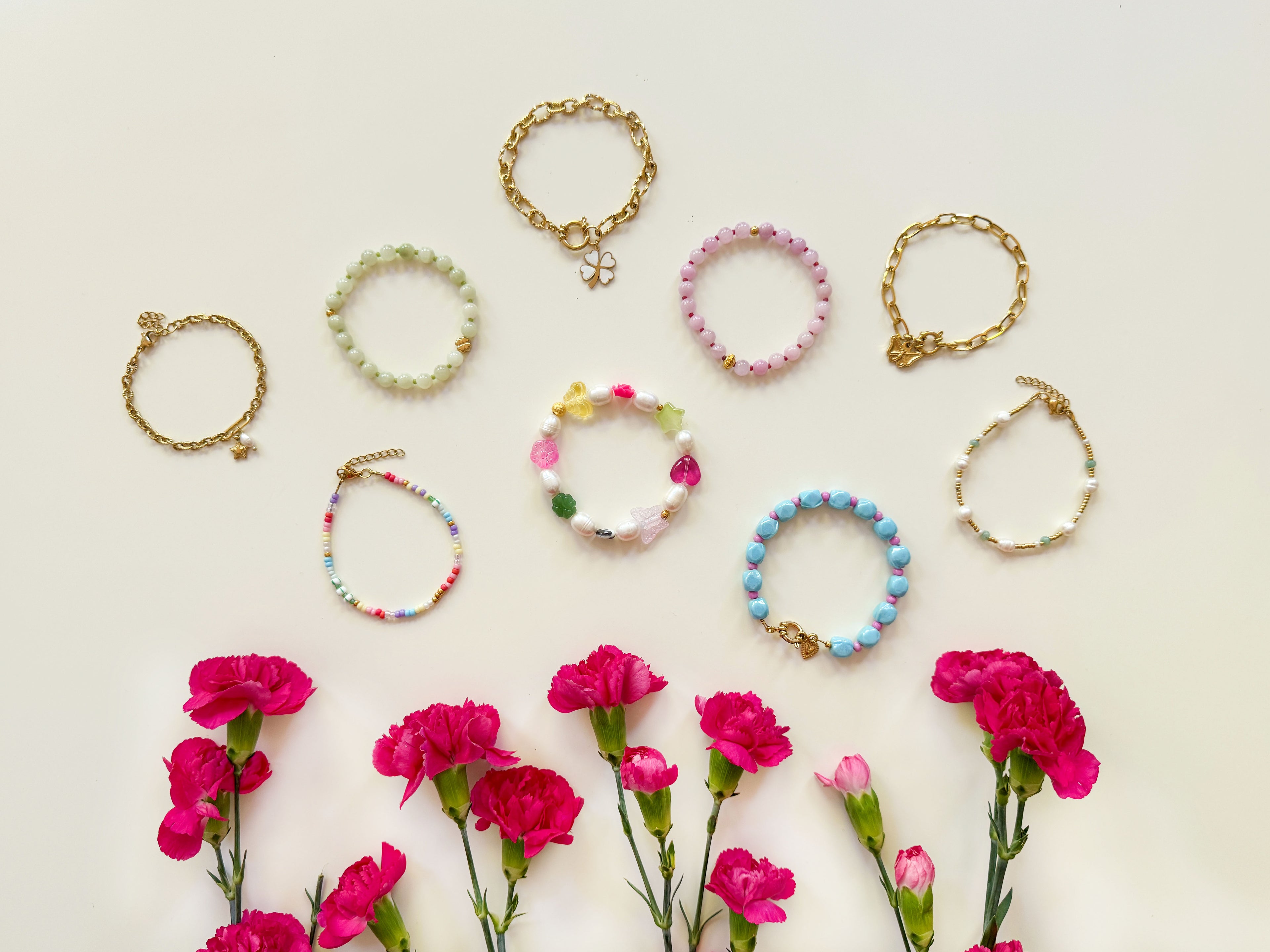 trendy kleurrijke armbanden