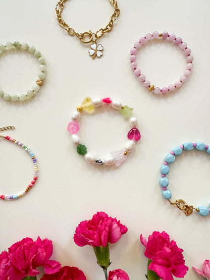 trendy kleurrijke armbanden