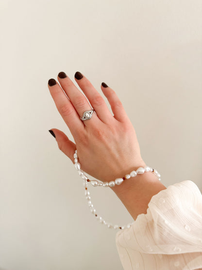 Zilveren ring met parel en vintage look