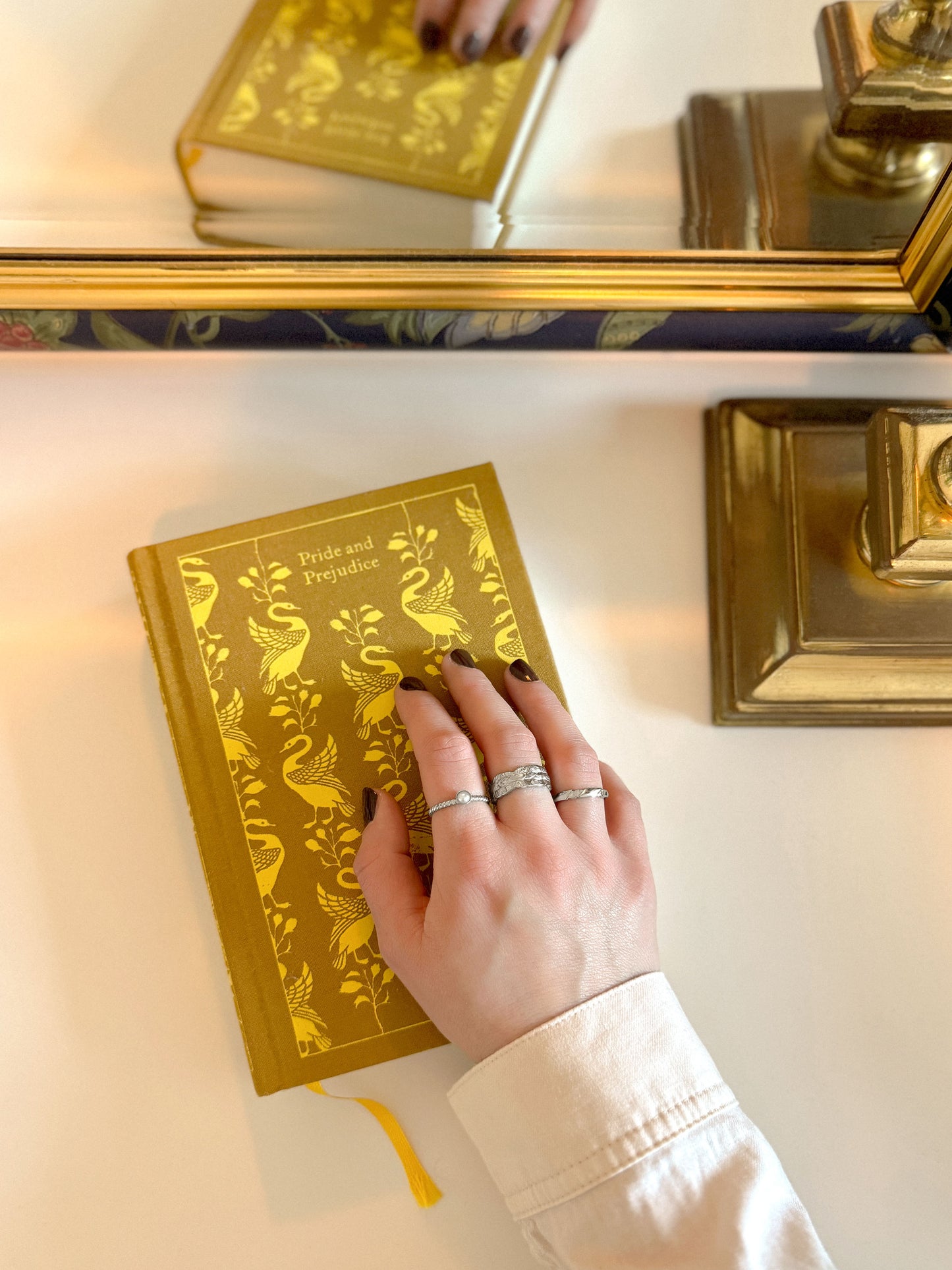 Zilveren ring met structuur en parel