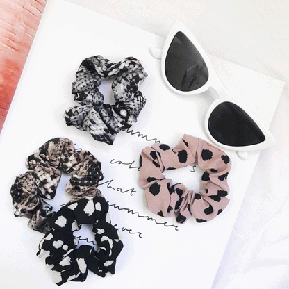 Scrunchie Taupe Stippen