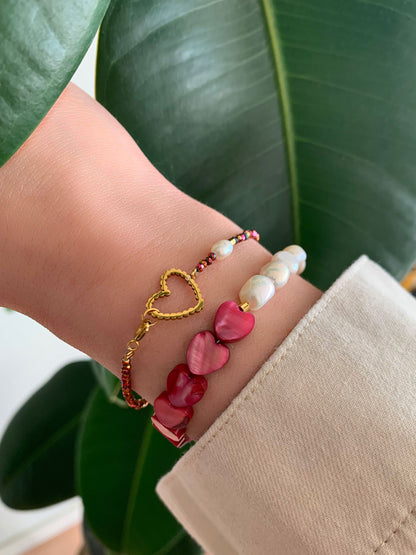 Armband Love More | Parel armband met roze hartjes