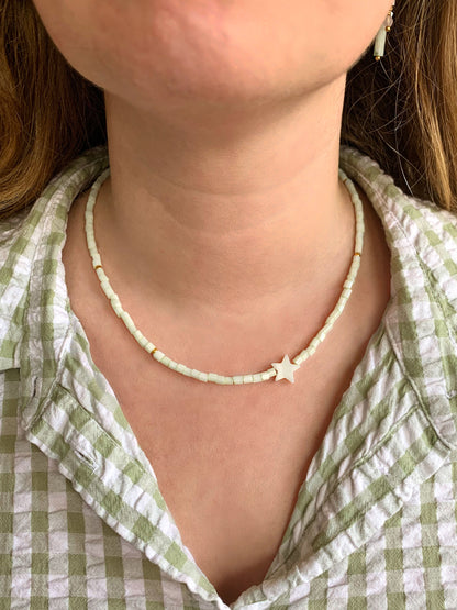 Licht groene ketting met sterretje
